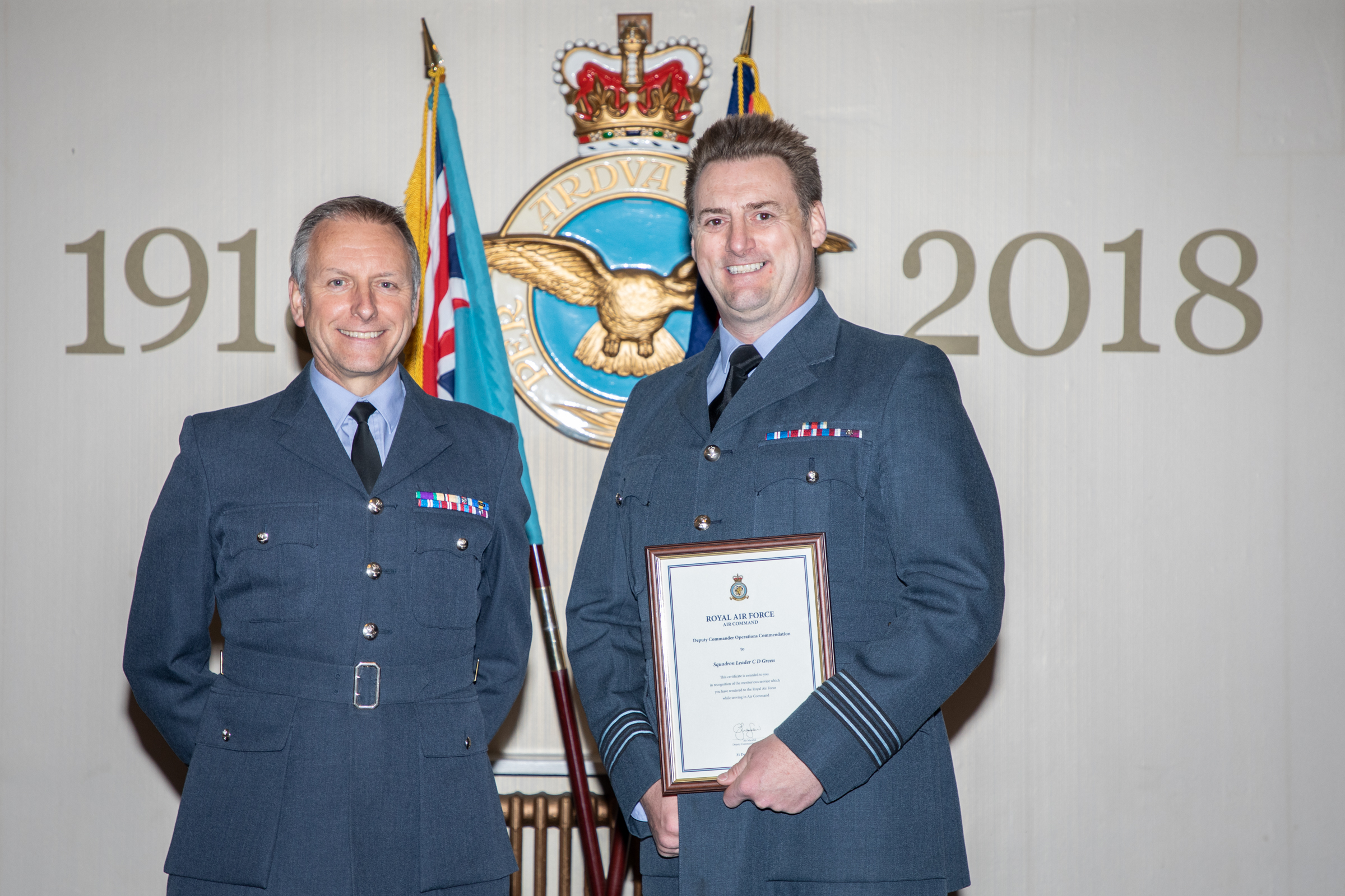 From left to right: Wing Commander Andy Valentine and Wing Commander Colin Green